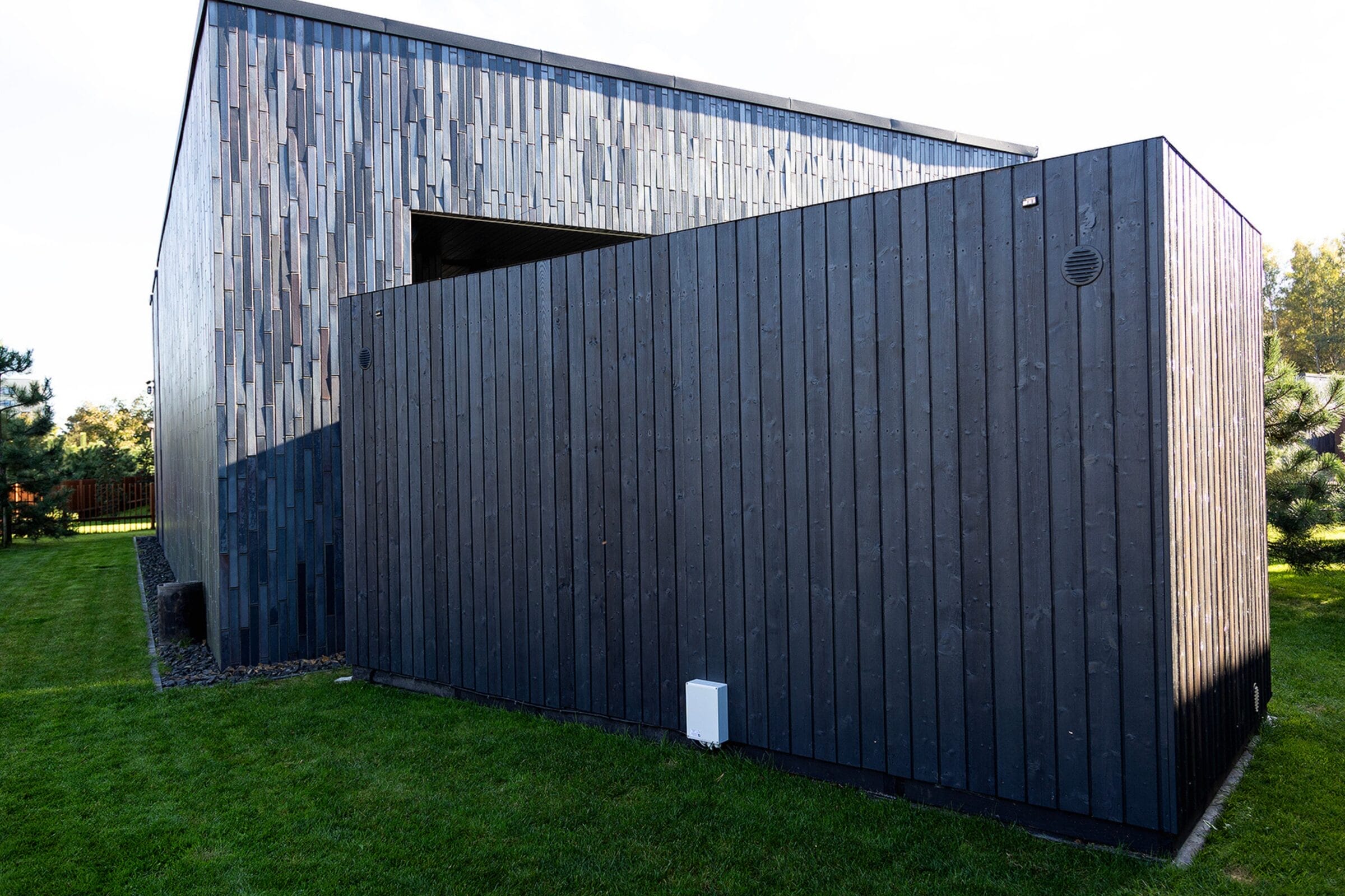 EIRA Signature sauna, burnt wood cladding exterior.